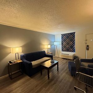 Queen Suite Mobility accessible