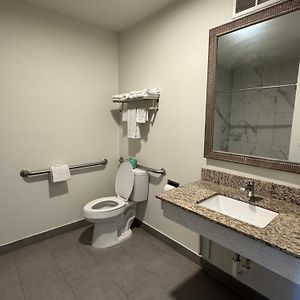 Queen Room Mobility accessible